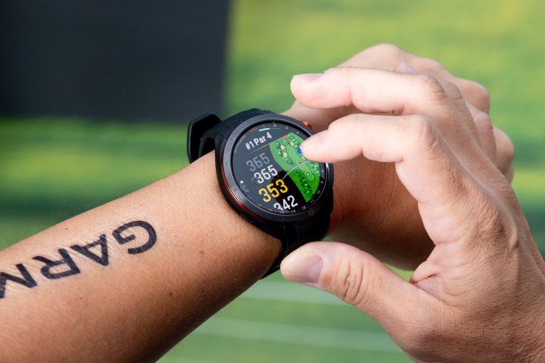 Garmin 用科技主宰全場 Approach S70 進階高爾夫球GPS 腕錶
